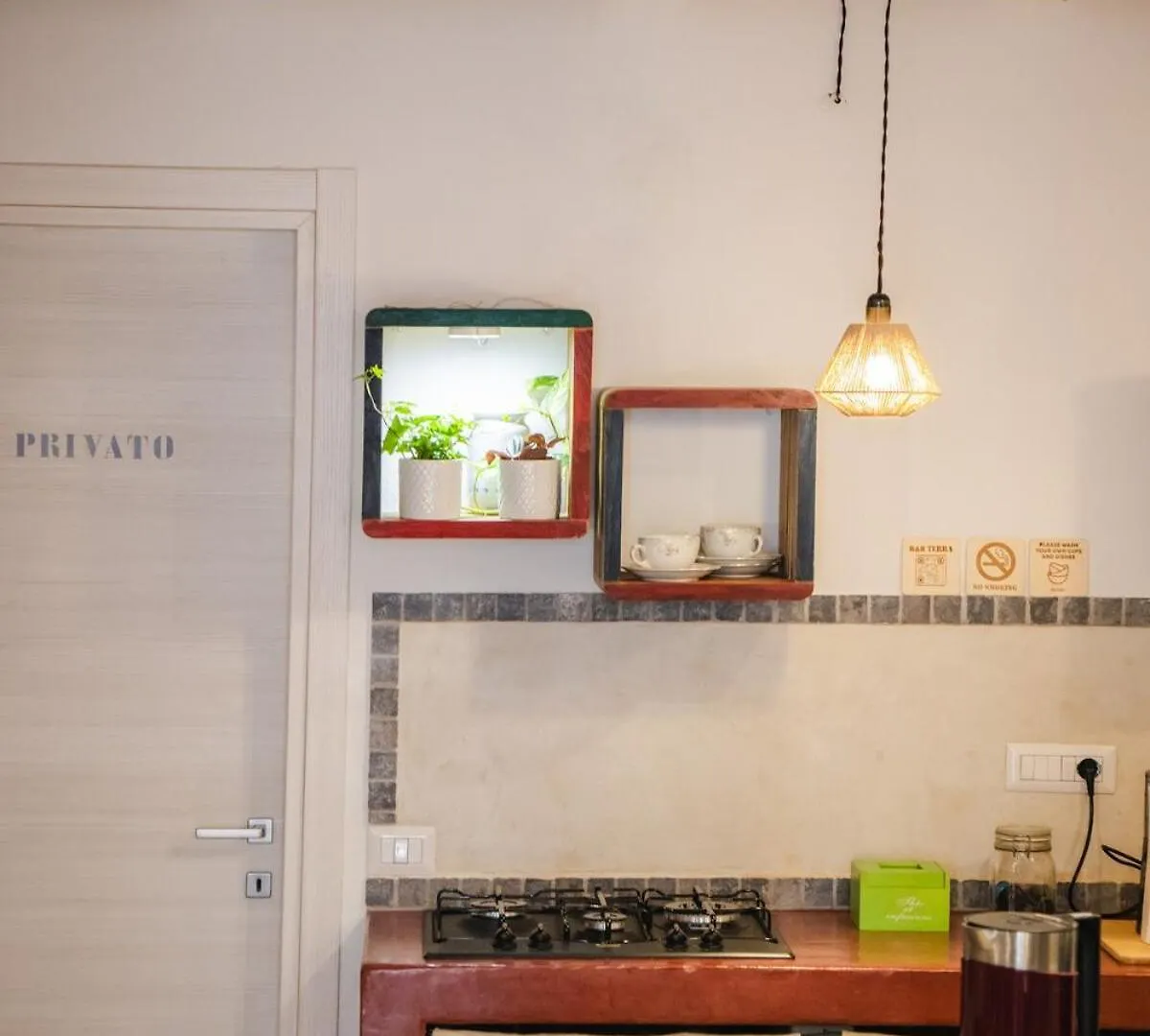 Bed and Breakfast Stanza Viaggio Carloforte  0*, Carloforte (Isola di San Pietro) Italia